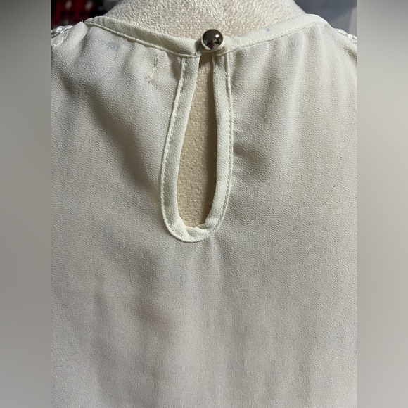 Ya Los Angeles Ivory Lace Shoulder Blouse - Picture 8 of 9